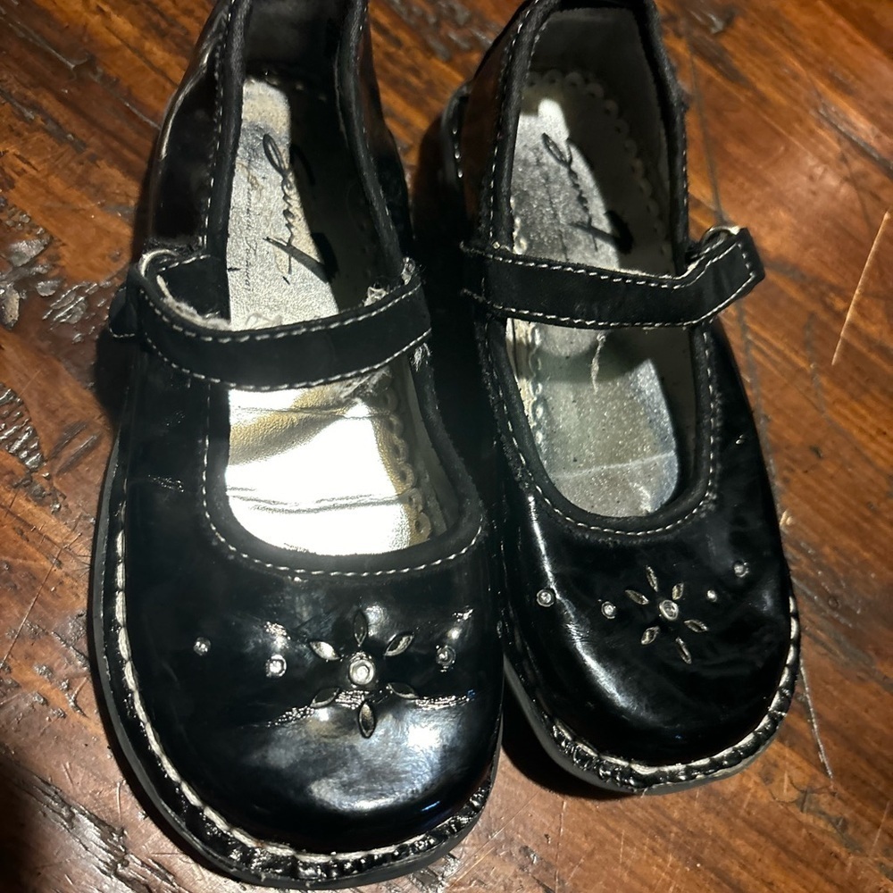 SEVEN7 GUC girls black dress shoes winter holiday Christmas Velcro size 9